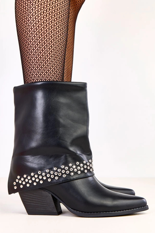 Mustad cowboy saapad allakäinud...