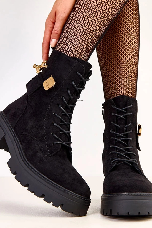 Mustad naiste matkasaapad kullast...