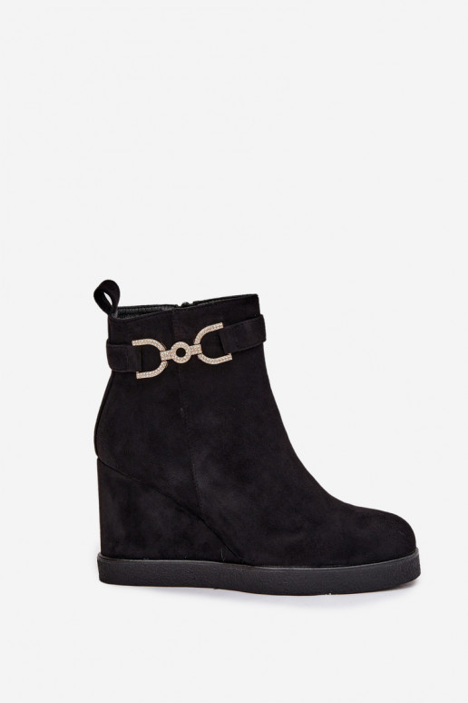 Rivana mustad saapad platvormil kaunistustega