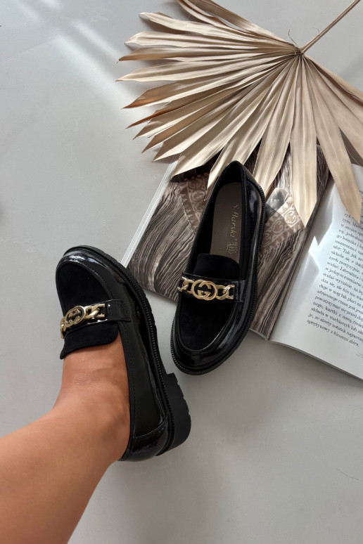 Läikivad naiste mokasiinid kuldsete detailidega S.Barski HY52-540 musta värvi