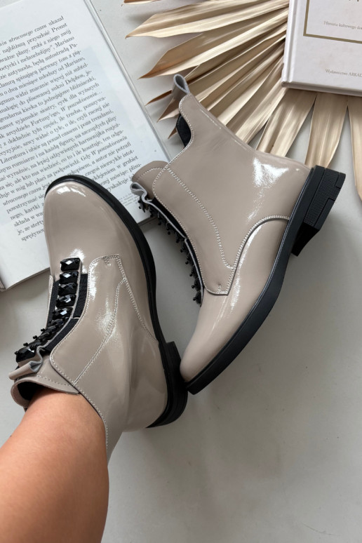 Naiste saapad naturaalsetest nahast lakiefektiga D&A MR52-108 liivavärvi