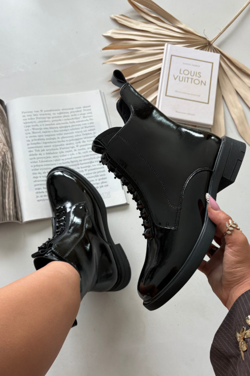 Naiste lakknahast saapad D&A MR52-108 musta värvi