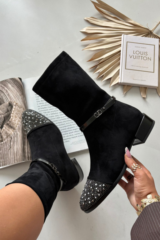 Naiste saapad madala kontsaga kaunistuse ja rihmadega D&A MR52-165 musta värvi