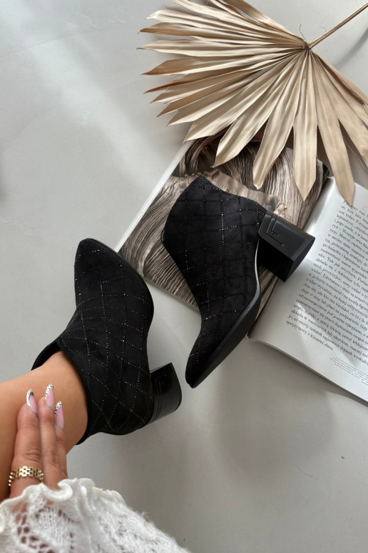 Naiste saapad kaunistusega D&A MR52-133 musta värvi