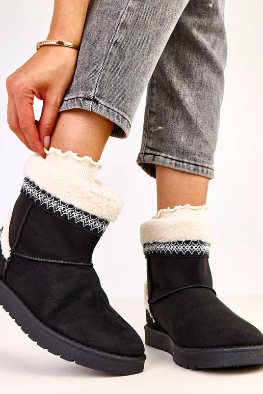 Sensila mustad madalad lumebootsid...