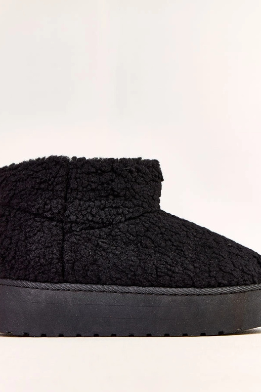 Lasso mustad lumebootsid lambanahast...