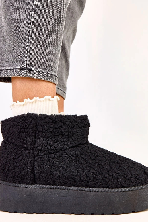 Lasso mustad lumebootsid lambanahast...