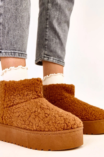 Lasso pruunid lumebootsid...