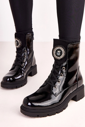 Mustad lakotie traper...