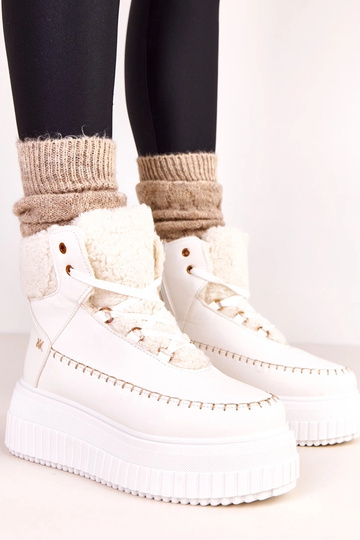 Valged soojad sportlikud...