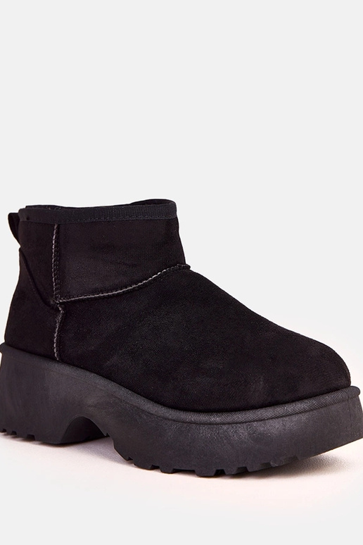 Mustad madalad lumised saapad...