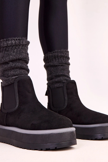 Mustad madalad lumised...