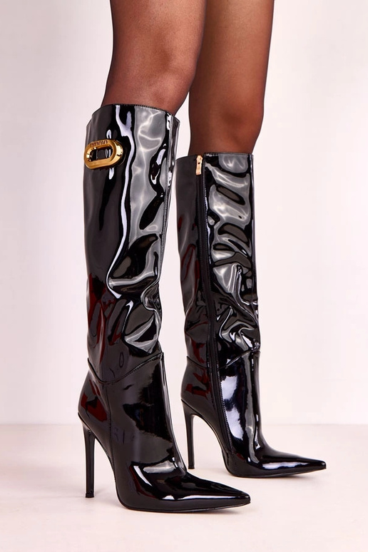 Mustad lakitud kõrged saapad kuldsete... Mustad lakitud kõrged saapad kuldsete...