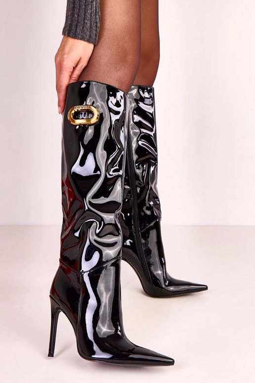 Mustad lakitud kõrged saapad kuldsete... Mustad lakitud kõrged saapad kuldsete...