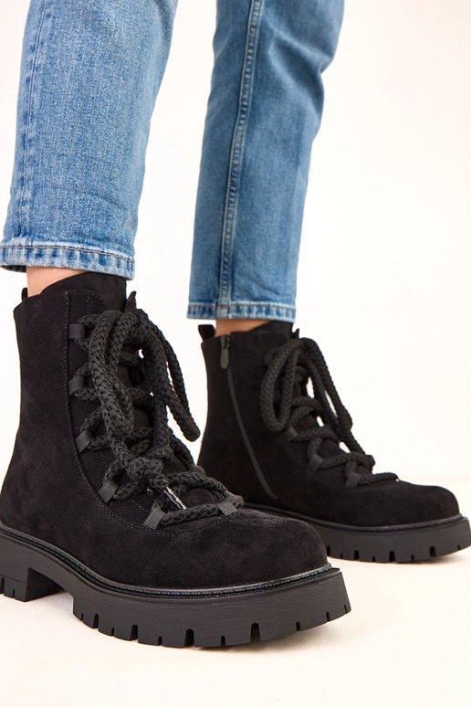 Mustad poolsaapad dekoratiivse... Mustad poolsaapad dekoratiivse...