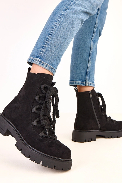 Mustad poolsaapad dekoratiivse... Mustad poolsaapad dekoratiivse...