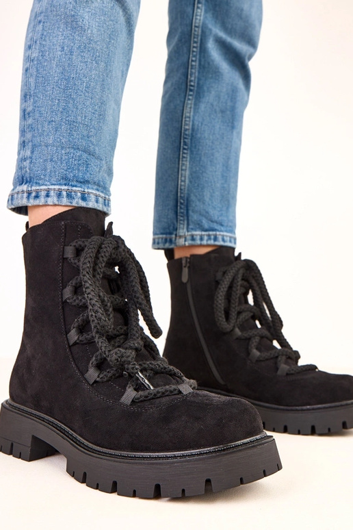 Mustad poolsaapad dekoratiivse... Mustad poolsaapad dekoratiivse...