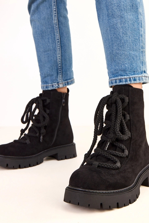 Mustad poolsaapad dekoratiivse... Mustad poolsaapad dekoratiivse...