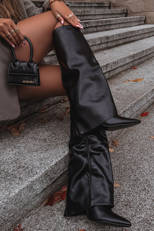 Soojad pikad saapad õhukeste kontsade ja sisse lõigatud sääreosaga mustas värvitoonis Tamonia