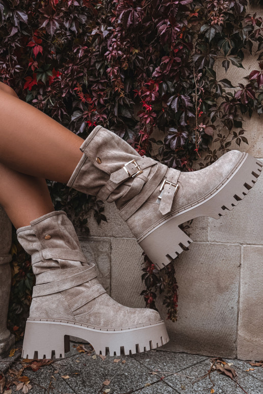 Pealiste poolsaapad Sellel onssiivsetel kontsadel neetide ja pandlaga I Triibudem beeži värvi Nerelisa Pealiste poolsaapad Sellel onssiivsetel kontsadel neetide ja pandlaga I Triibudem beeži värvi Nerelisa