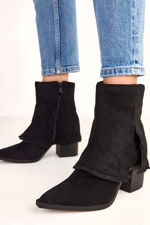 Mustad poolsaapad kontsaga ja... Mustad poolsaapad kontsaga ja...