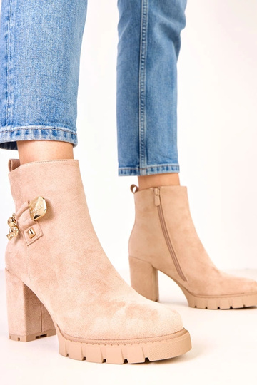 Kreemjad poolsaapad...