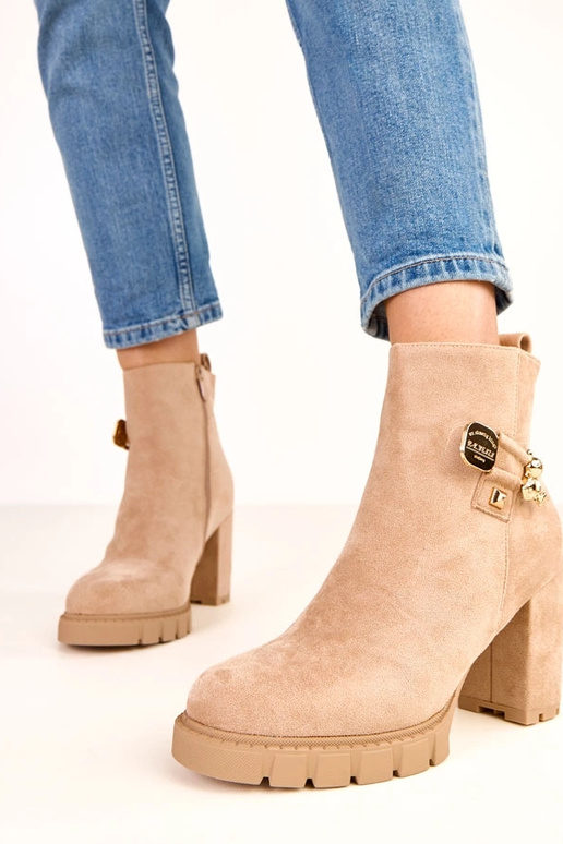 Kreemjad poolsaapad kontsaga kuldse... Kreemjad poolsaapad kontsaga kuldse...