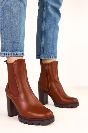 Pruunid poolsaapad kontsaga...