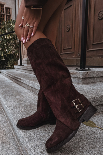 voodriga naiste pika säärega saapad neetide ja pandlaga Czekoladosissee Umbria 2