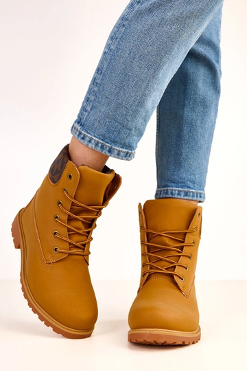 Pruunid tööjalatsid... 2