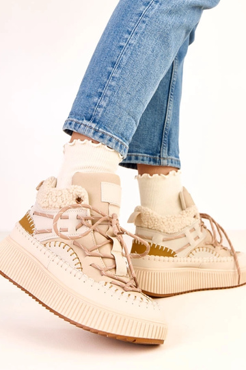 Kreemjad lumesaapad nööpide... 2