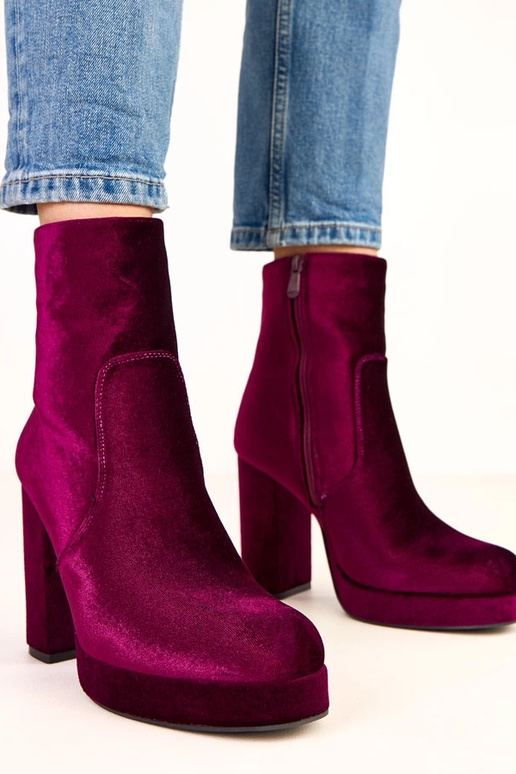 Lillad saapad paksul kontsal, läikiva... Lillad saapad paksul kontsal, läikiva...