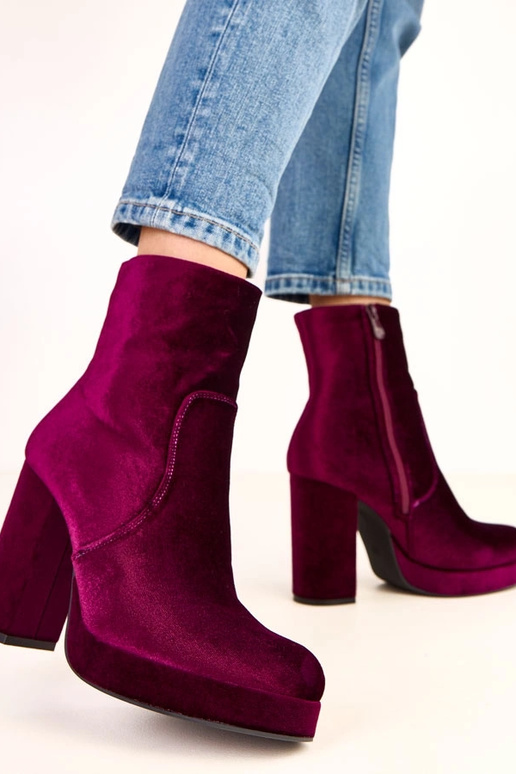 Lillad saapad paksul kontsal, läikiva... Lillad saapad paksul kontsal, läikiva...