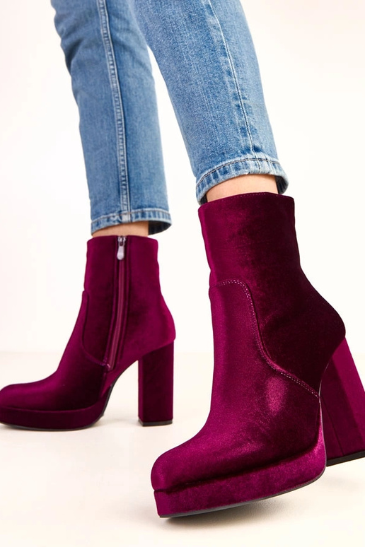 Lillad saapad paksul kontsal, läikiva... Lillad saapad paksul kontsal, läikiva...