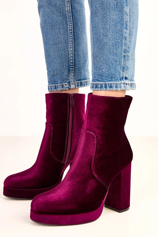 Lillad saapad paksul kontsal, läikiva... Lillad saapad paksul kontsal, läikiva...