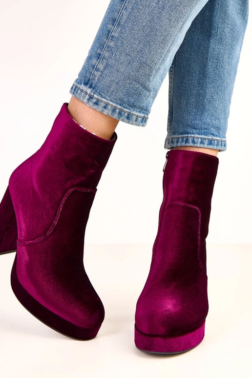 Lillad saapad paksul kontsal, läikiva... Lillad saapad paksul kontsal, läikiva...