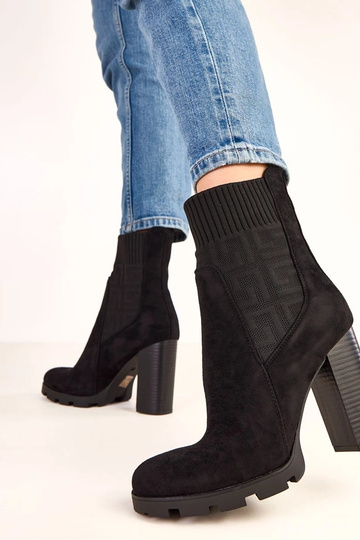 Mustad saapad paksul... 2