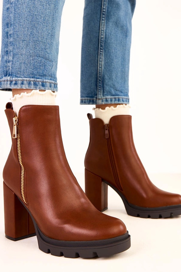 Pruunid saapad paksul...