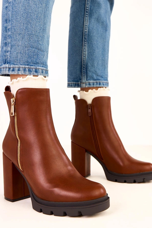 Pruunid saapad paksul kontsal Kage Pruunid saapad paksul kontsal Kage