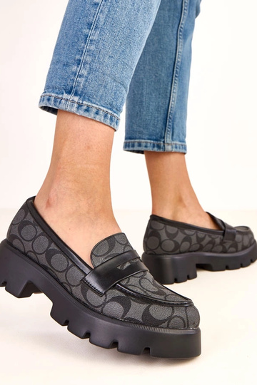 Mustad mokasiinid... 2