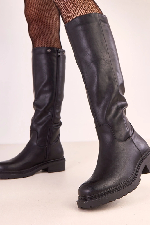 Elane mustad kõrged saapad... Elane mustad kõrged saapad...