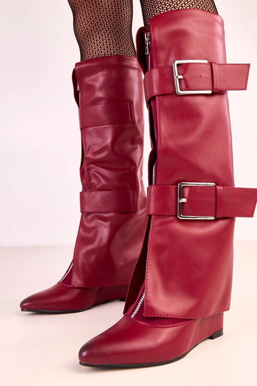 Toadera punased kõrged saapad...