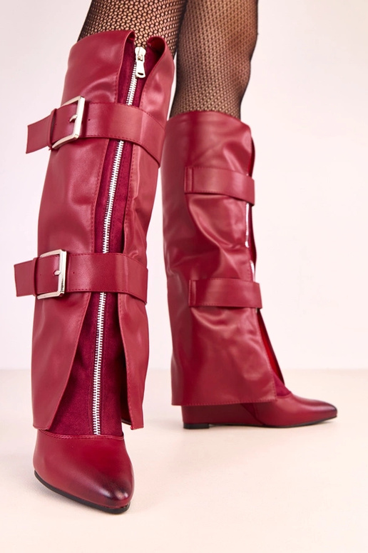 Toadera punased kõrged saapad...