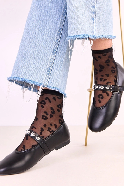 Must värvi Faira balletikinguud...