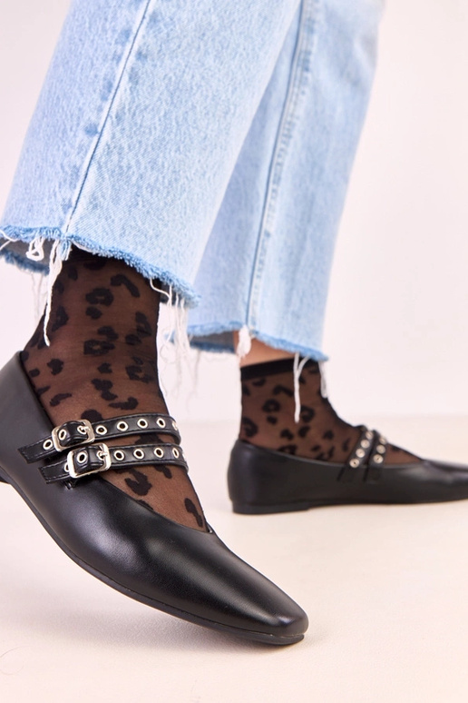 Must värvi Alfira balletikinguud...