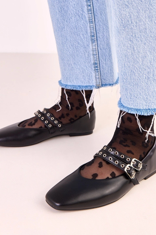 Must värvi Alfira balletikinguud...