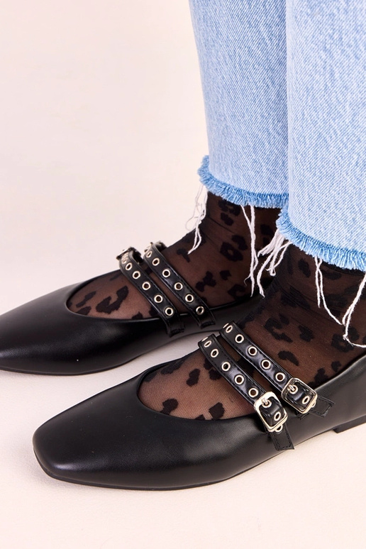 Must värvi Alfira balletikinguud...