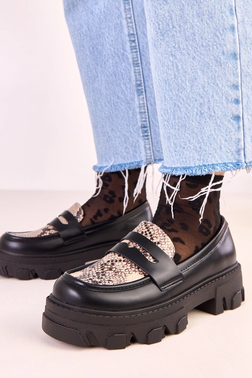 Must värvi Loles mokasiinid maohalli... Must värvi Loles mokasiinid maohalli...