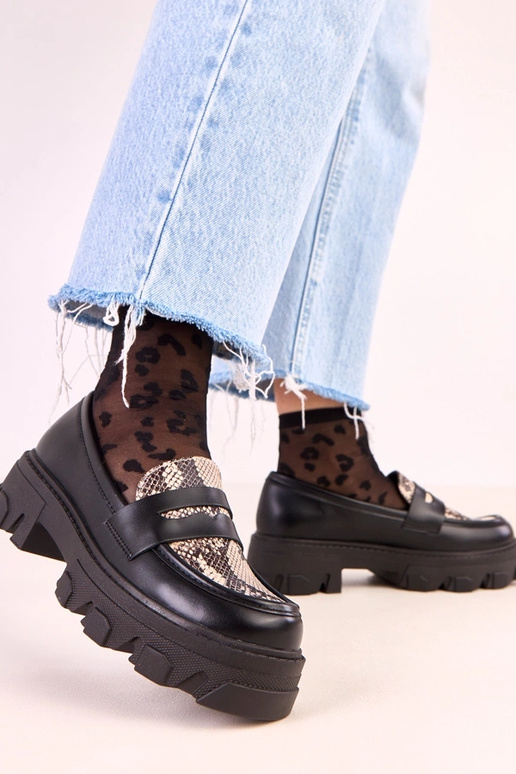 Must värvi Loles mokasiinid maohalli... Must värvi Loles mokasiinid maohalli...