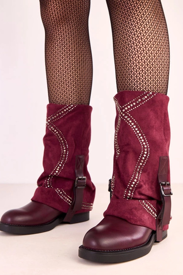 Bordo värvi saapad avatud...